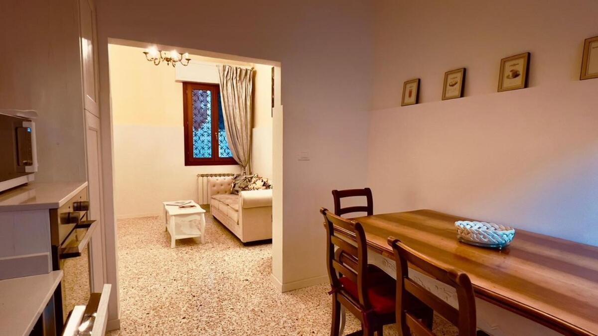 Apartment Behind Ca' Fumiani En Charme Venedig